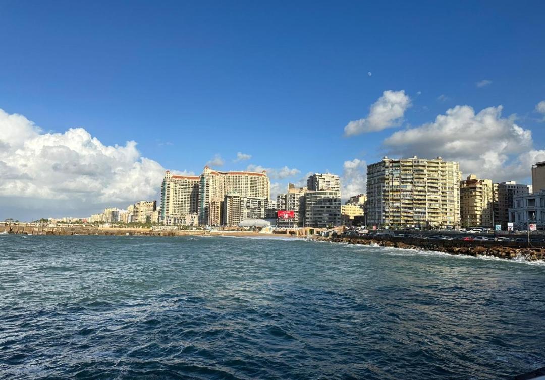 Gleem Luxury Direct Sea View G18