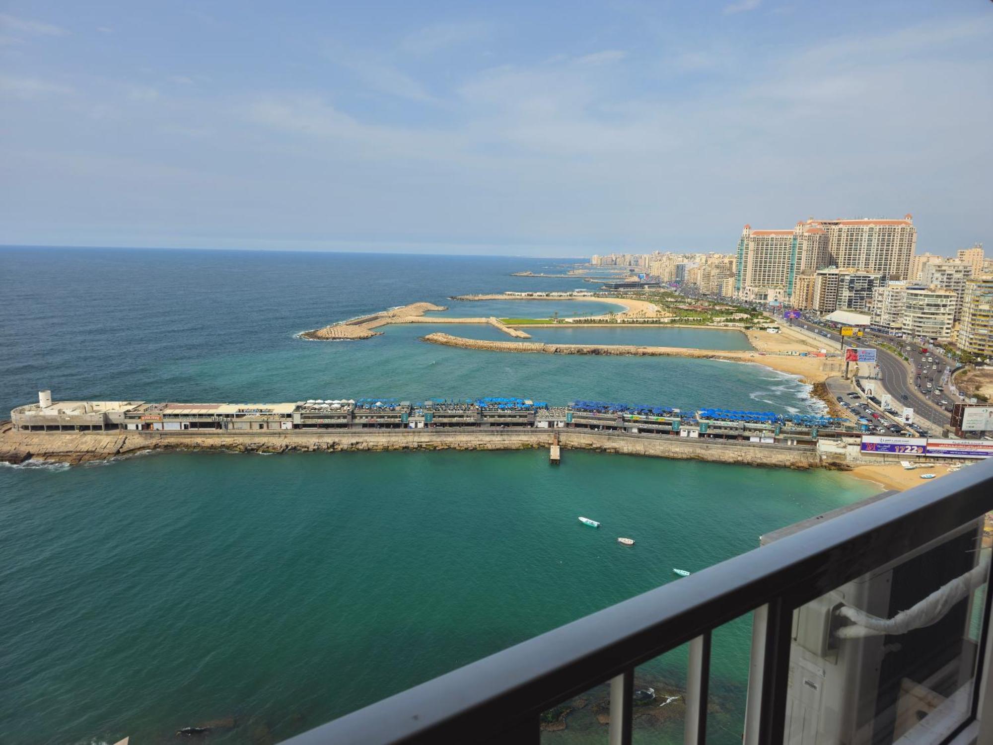 Gleem Luxury Direct Sea View G18 *